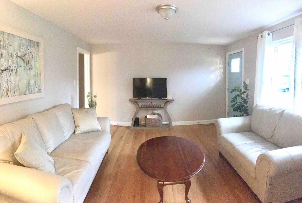 Отель Humble Abode Хикори Экстерьер фото
